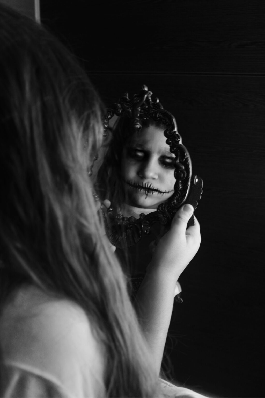 10 Interesting and Creepy Facts About Mirrors